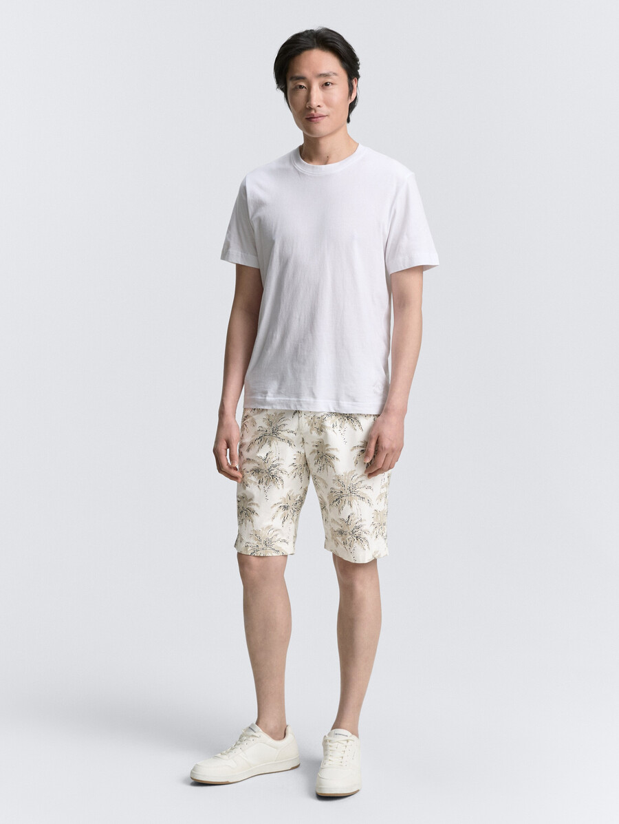 normale chino-shorts mit palmenmuster