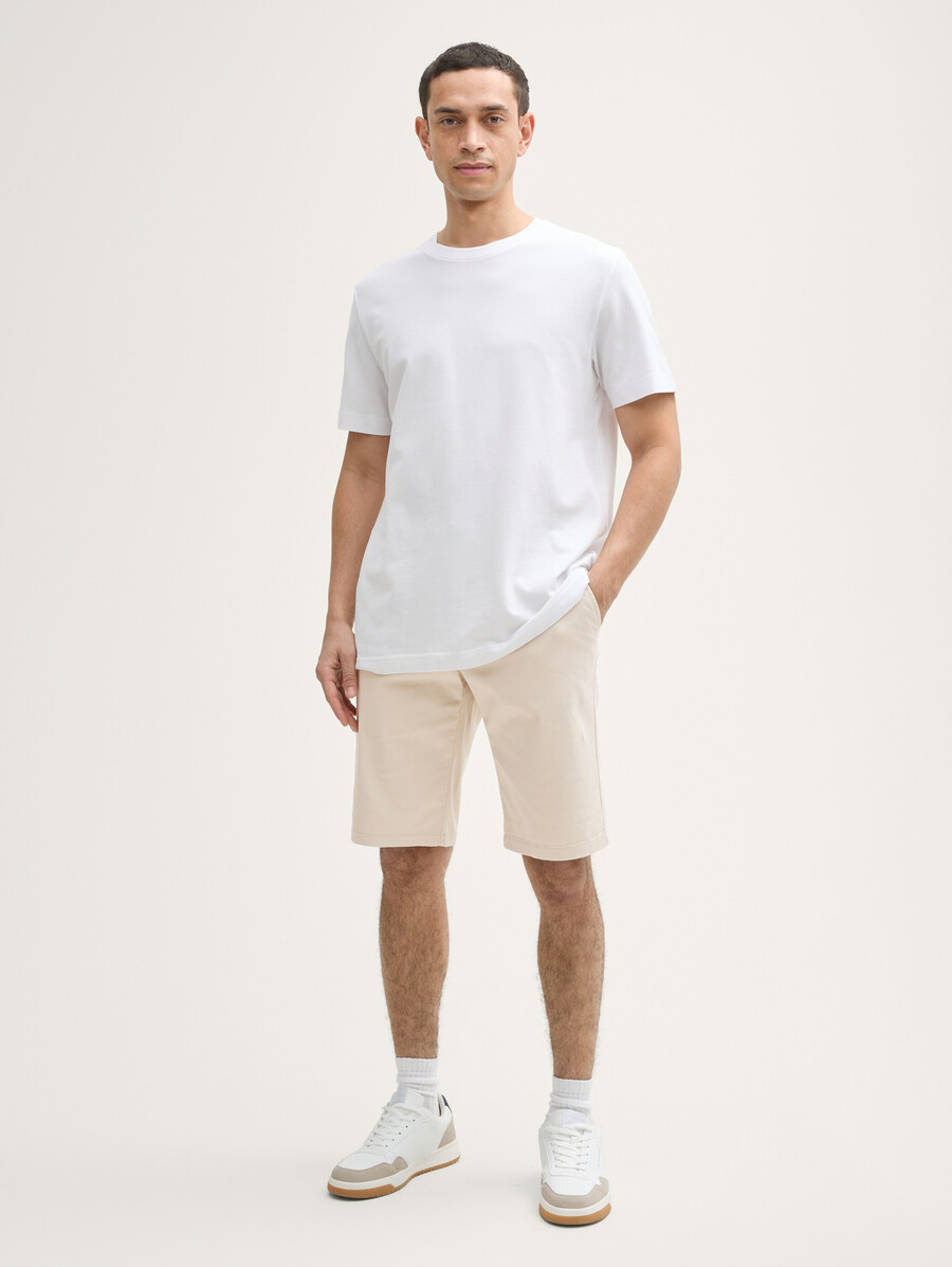 schmale chino-shorts