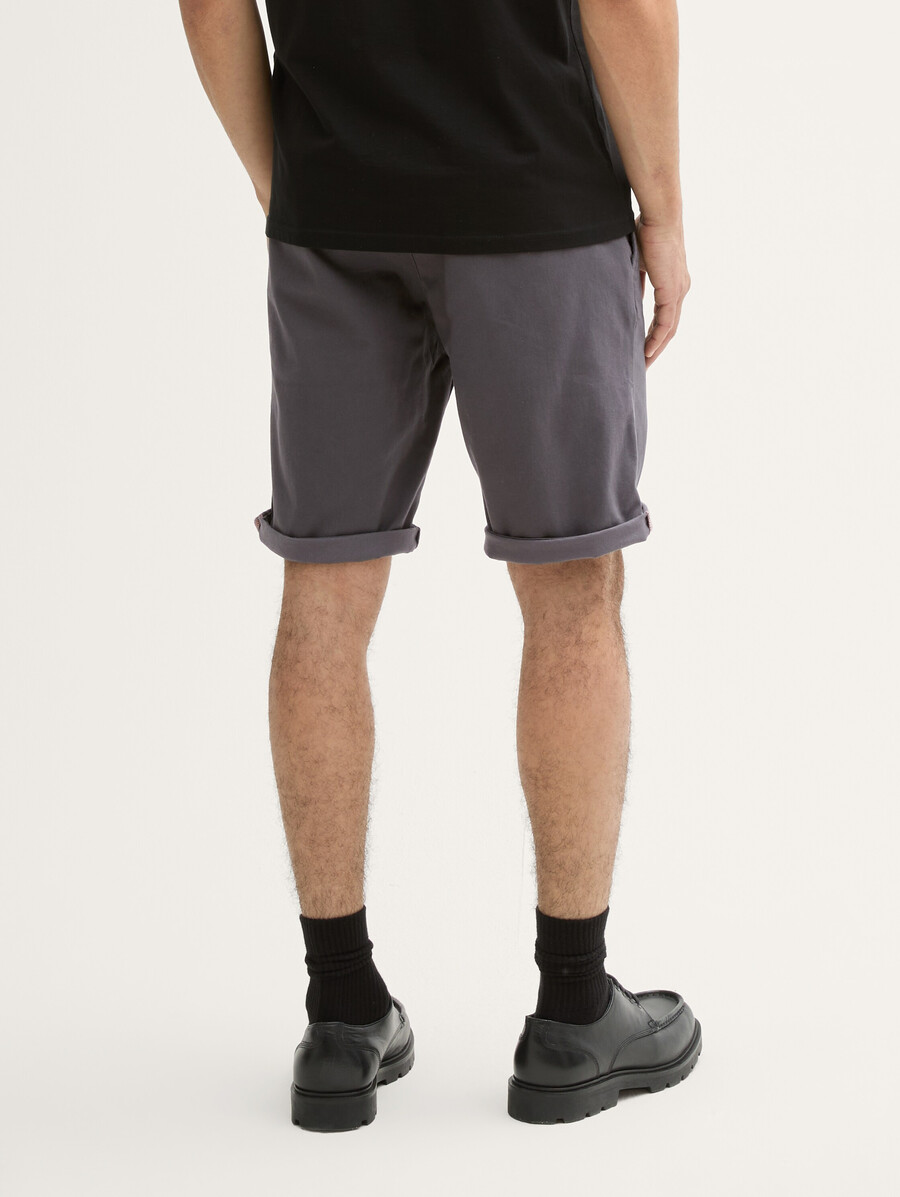 schmale chino-shorts