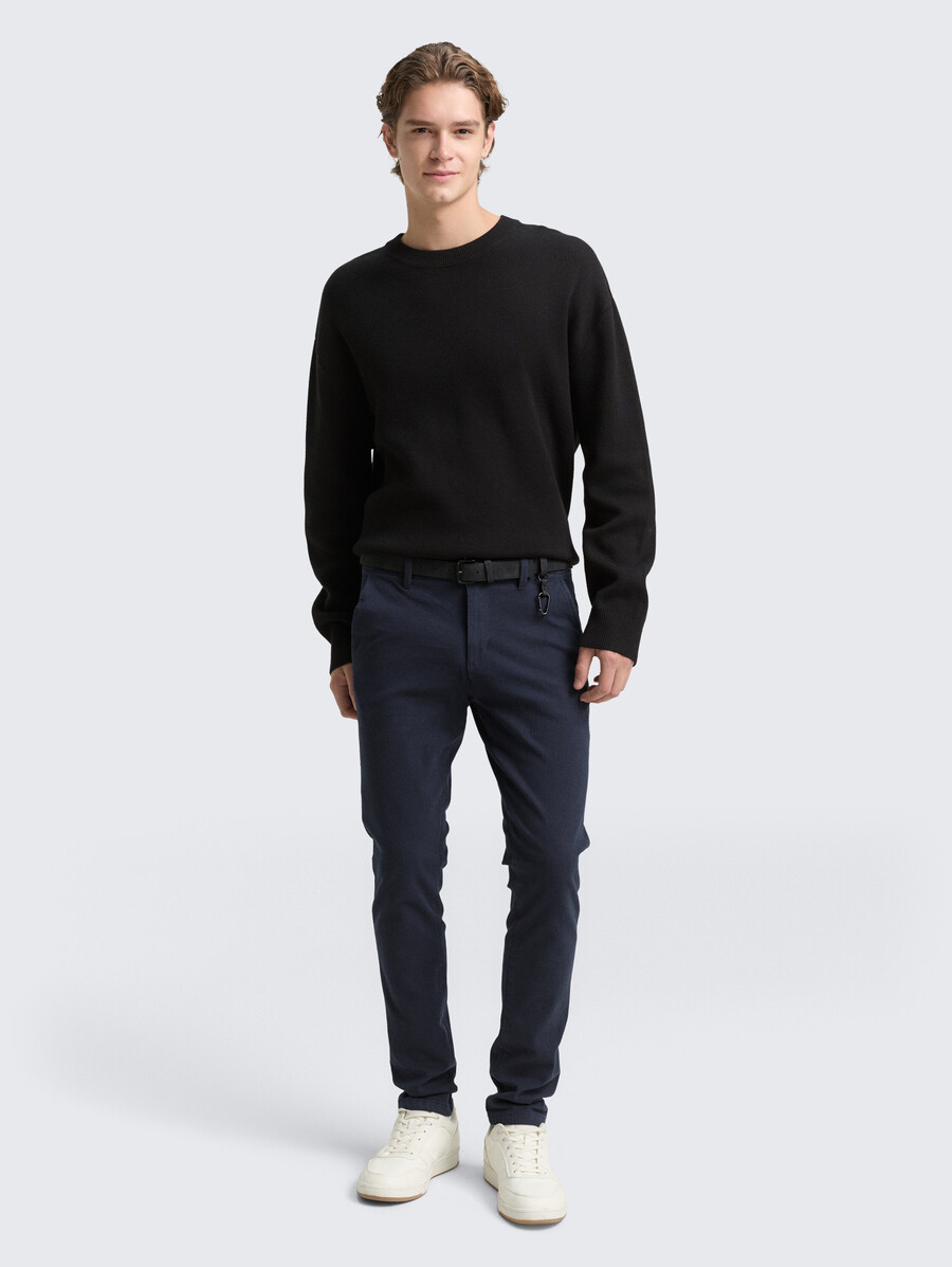 chino-hose mit geradem schnitt und gürtel