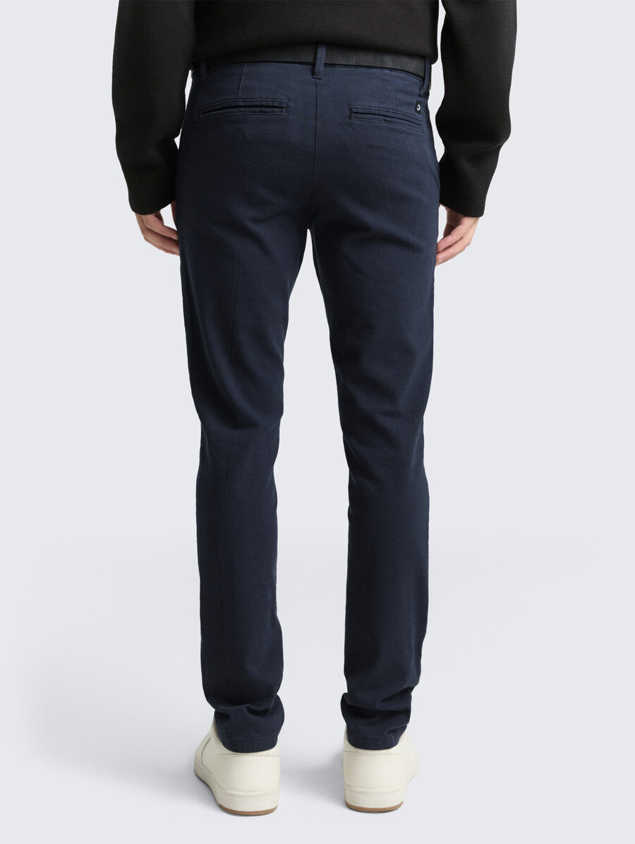 chino-hose mit geradem schnitt und gürtel