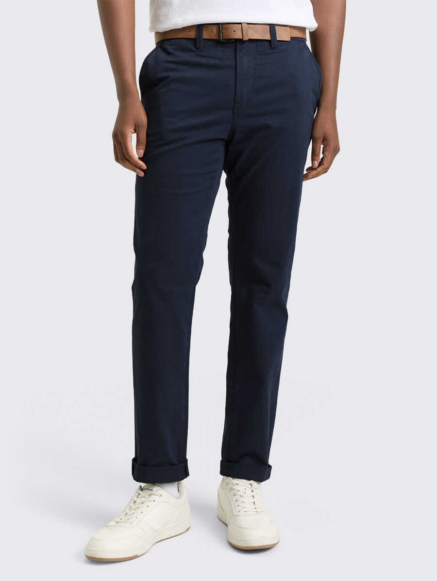 schmal geschnittene chino-hose mit gürtel