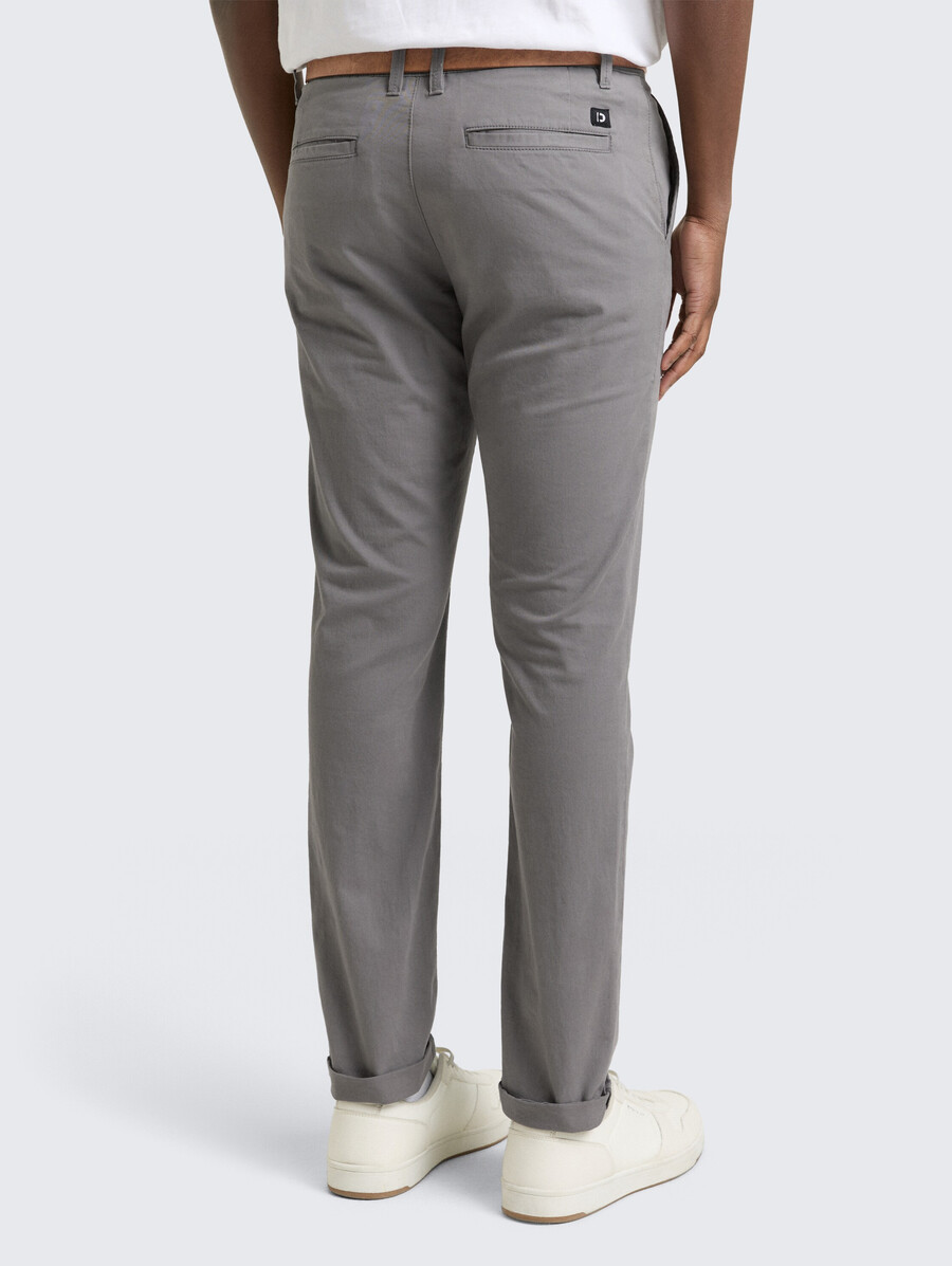 chino-hose mit gürtel