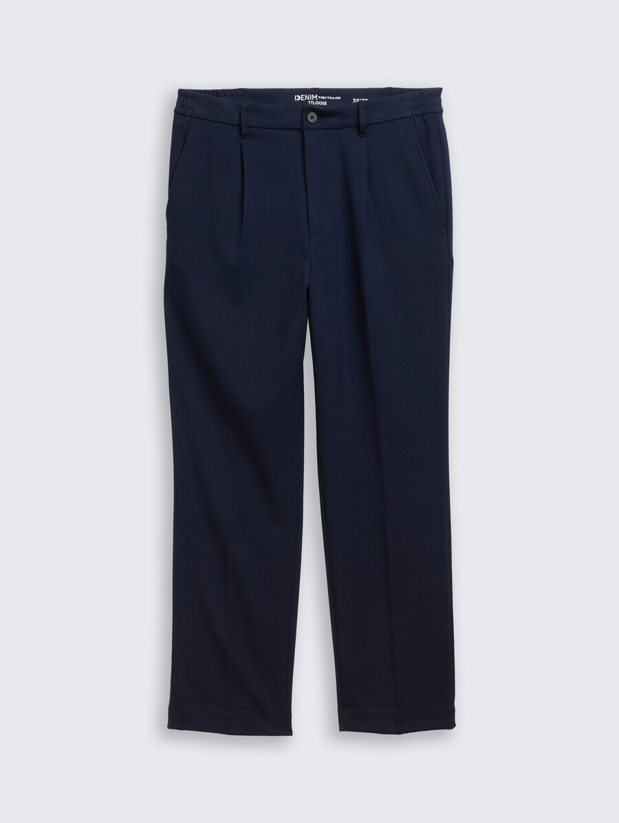 lockere chino-hose mit bügelfalte