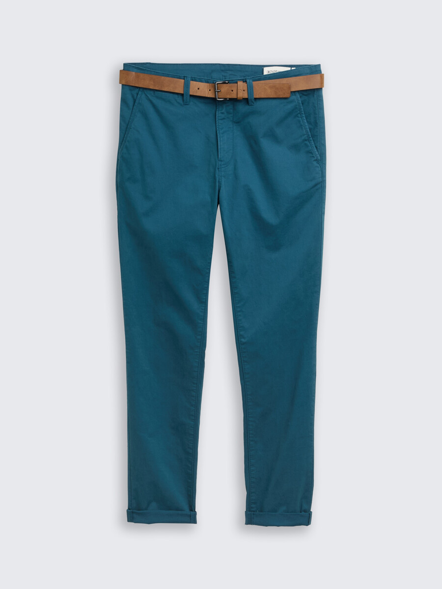 schmale chino-hose mit gürtel