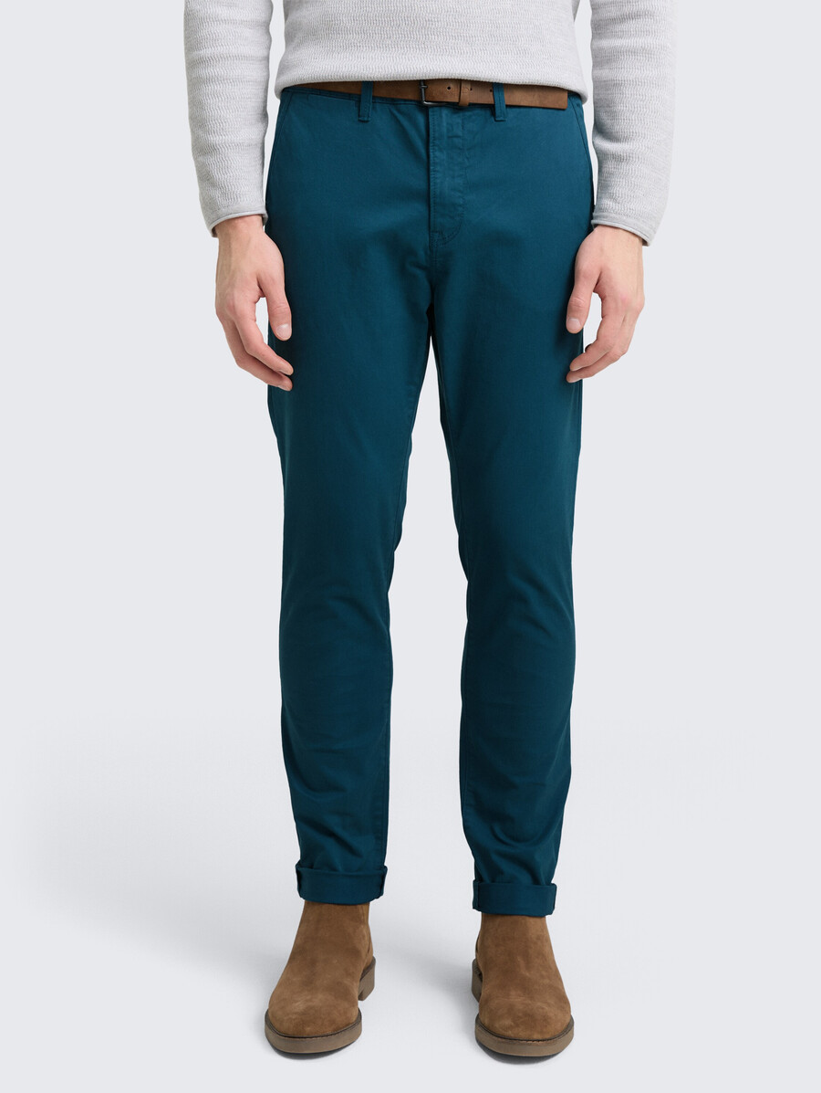 schmale chino-hose mit gürtel