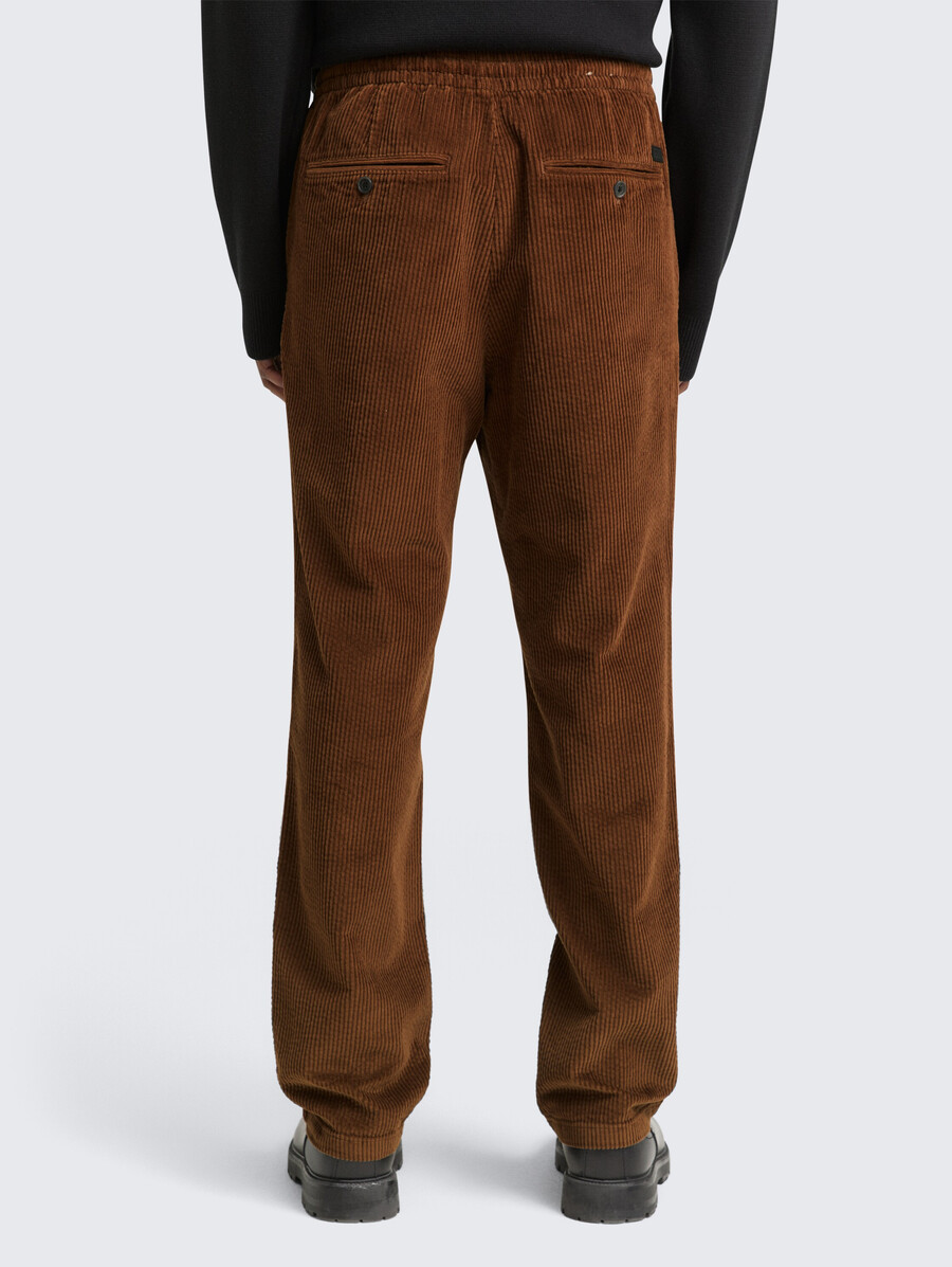 ttrlaxed chino-hose aus cord