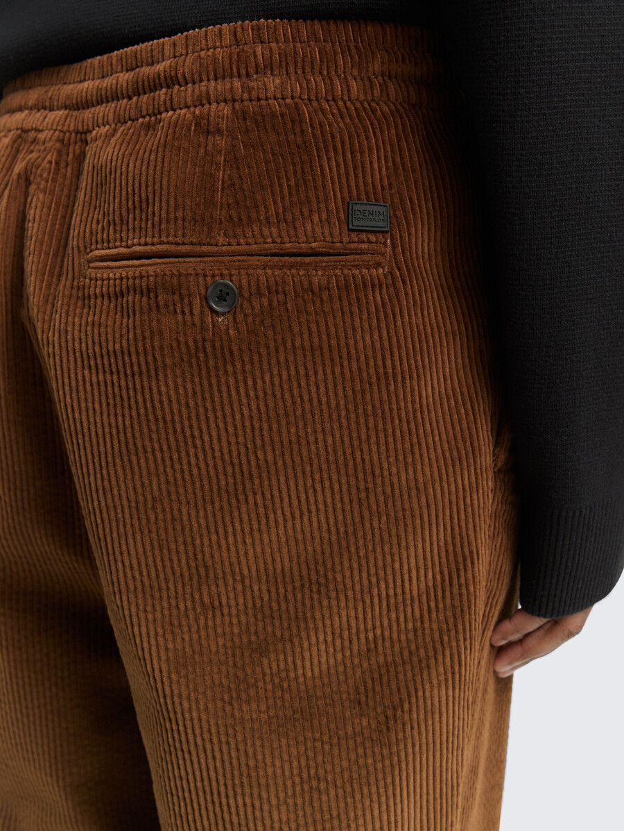 ttrlaxed chino-hose aus cord