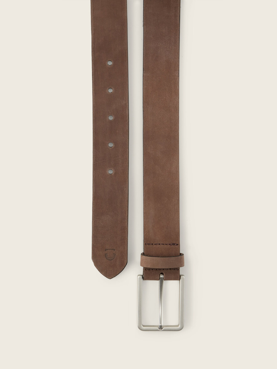 ledergürtel mit quadratischer dornschließe