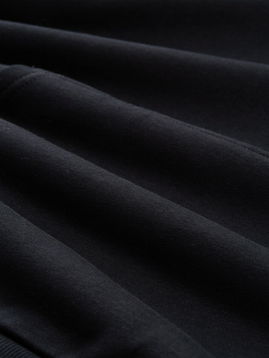 kapuzenpullover mit aufdruck