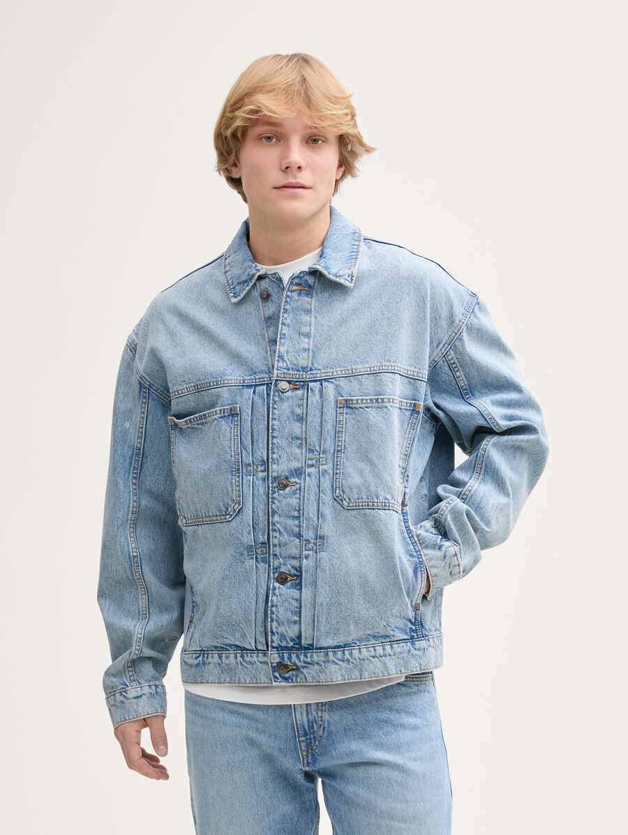 lässig geschnittene jeansjacke mit brusttaschen