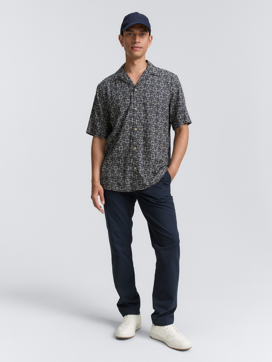 bequemes kurzarmhemd im hawaii-look
