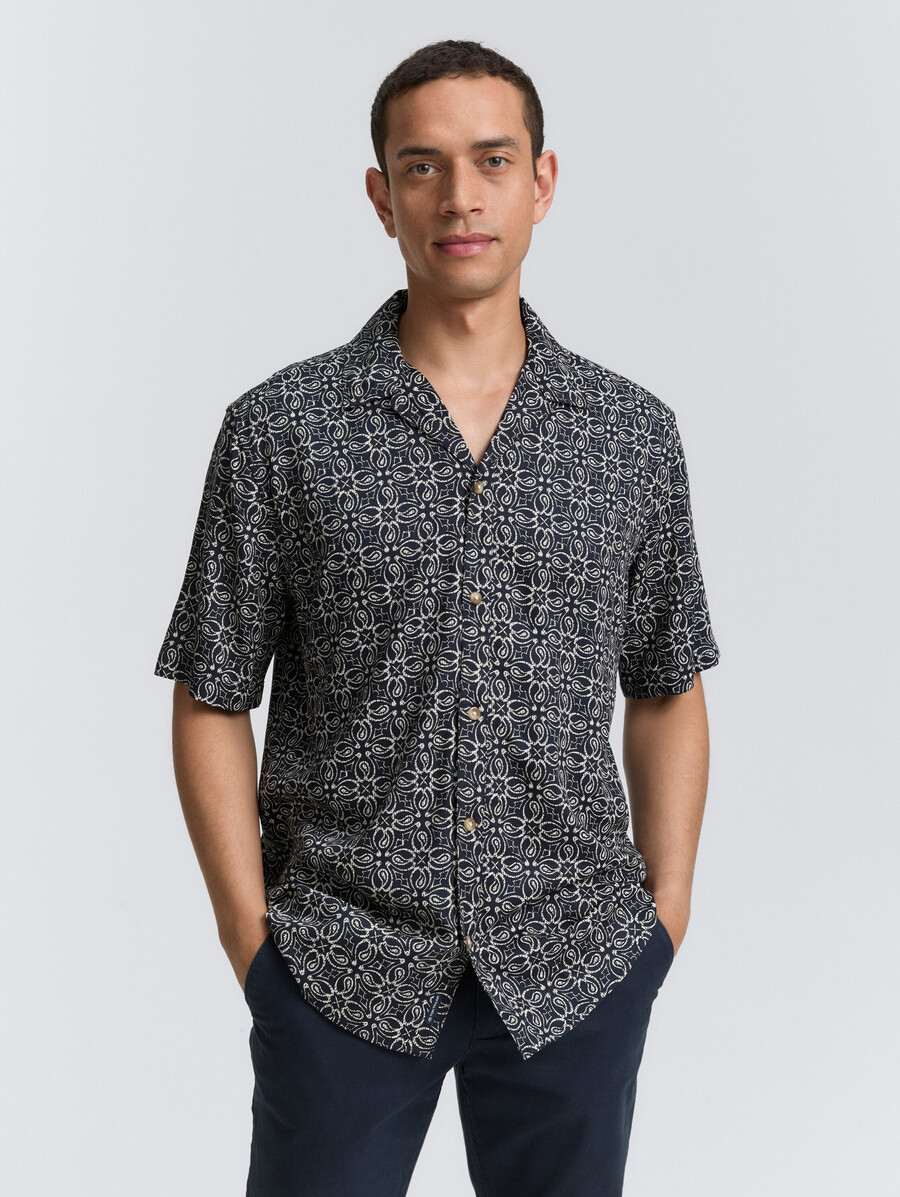 bequemes kurzarmhemd im hawaii-look