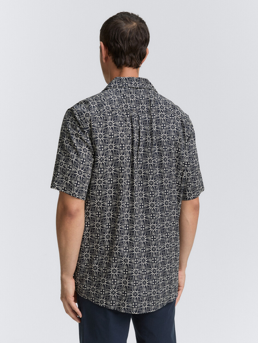 bequemes kurzarmhemd im hawaii-look
