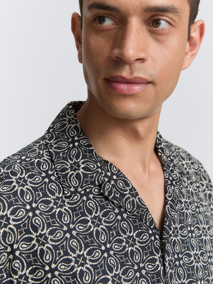 bequemes kurzarmhemd im hawaii-look