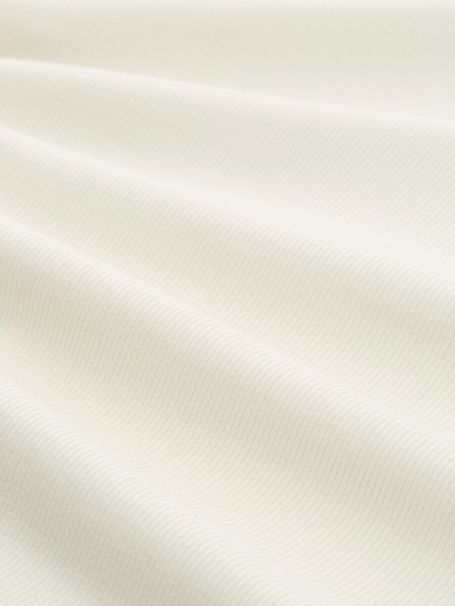 rollkragenpullover mit rippstruktur