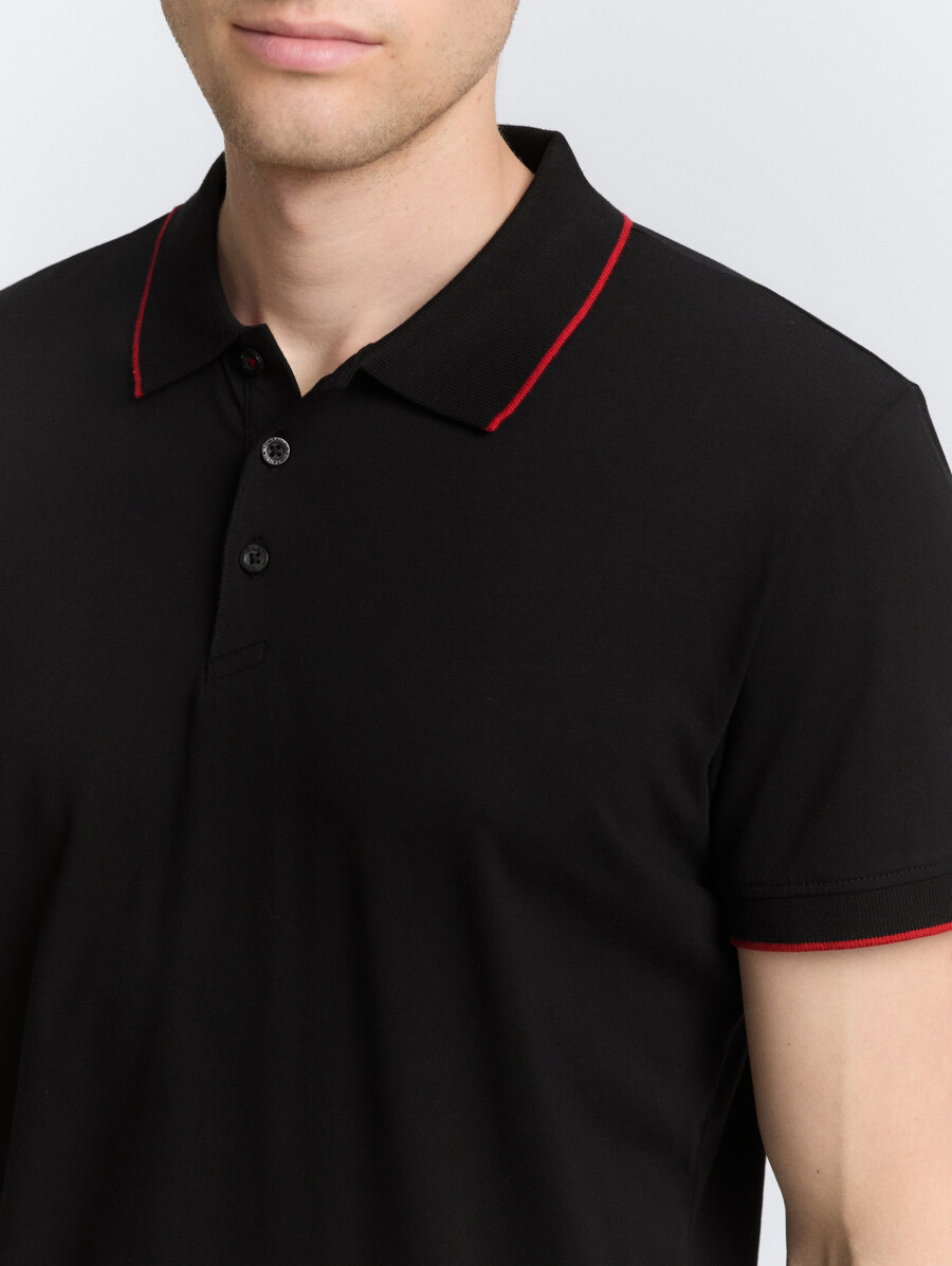 schmal geschnittenes jersey-poloshirt mit stretchanteil
