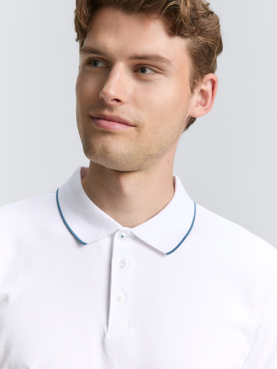 schmal geschnittenes jersey-poloshirt mit stretchanteil