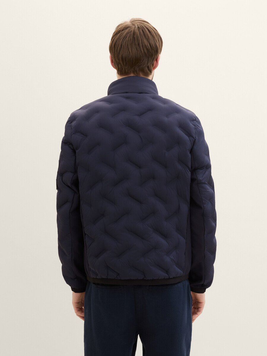 hybridjacke mit abnehmbarer kapuze