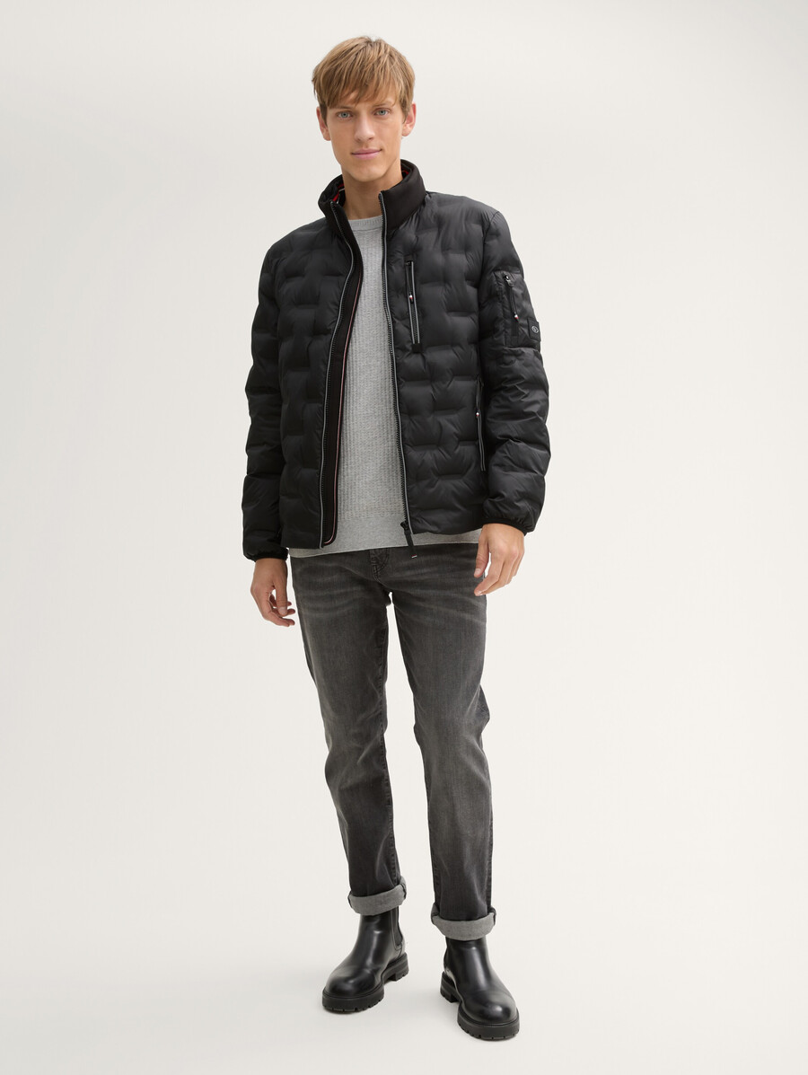 leichte hybrid-steppjacke mit kapuze und stehkragen