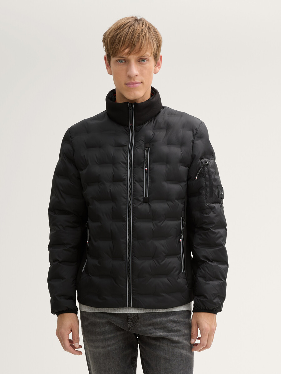 leichte hybrid-steppjacke mit kapuze und stehkragen