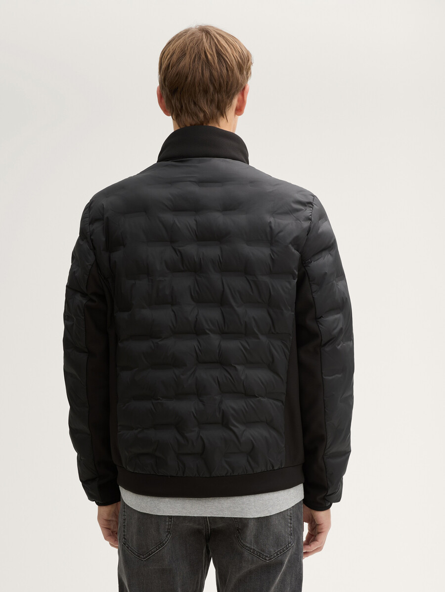 leichte hybrid-steppjacke mit kapuze und stehkragen