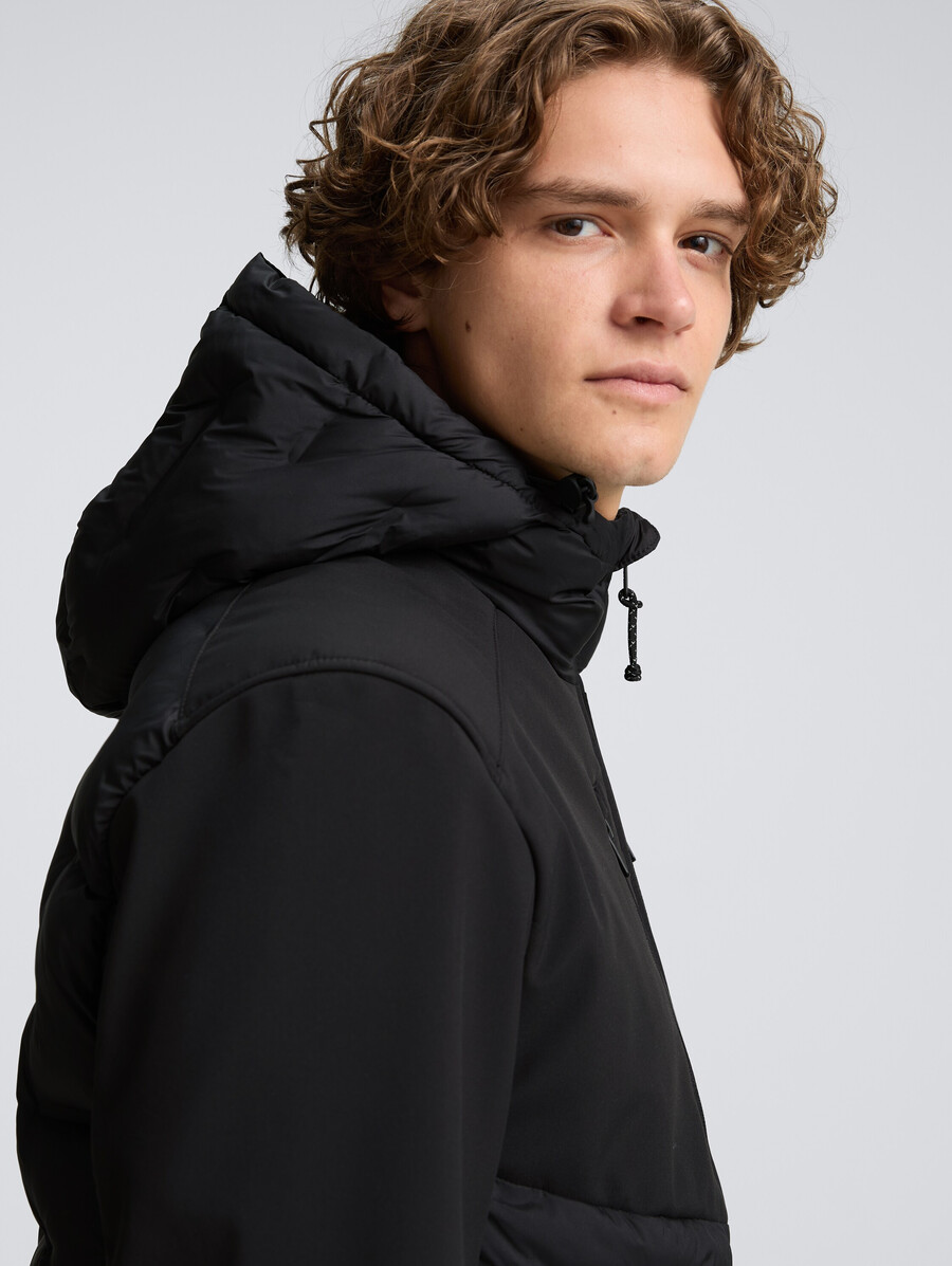 hybrid-steppjacke mit kapuze