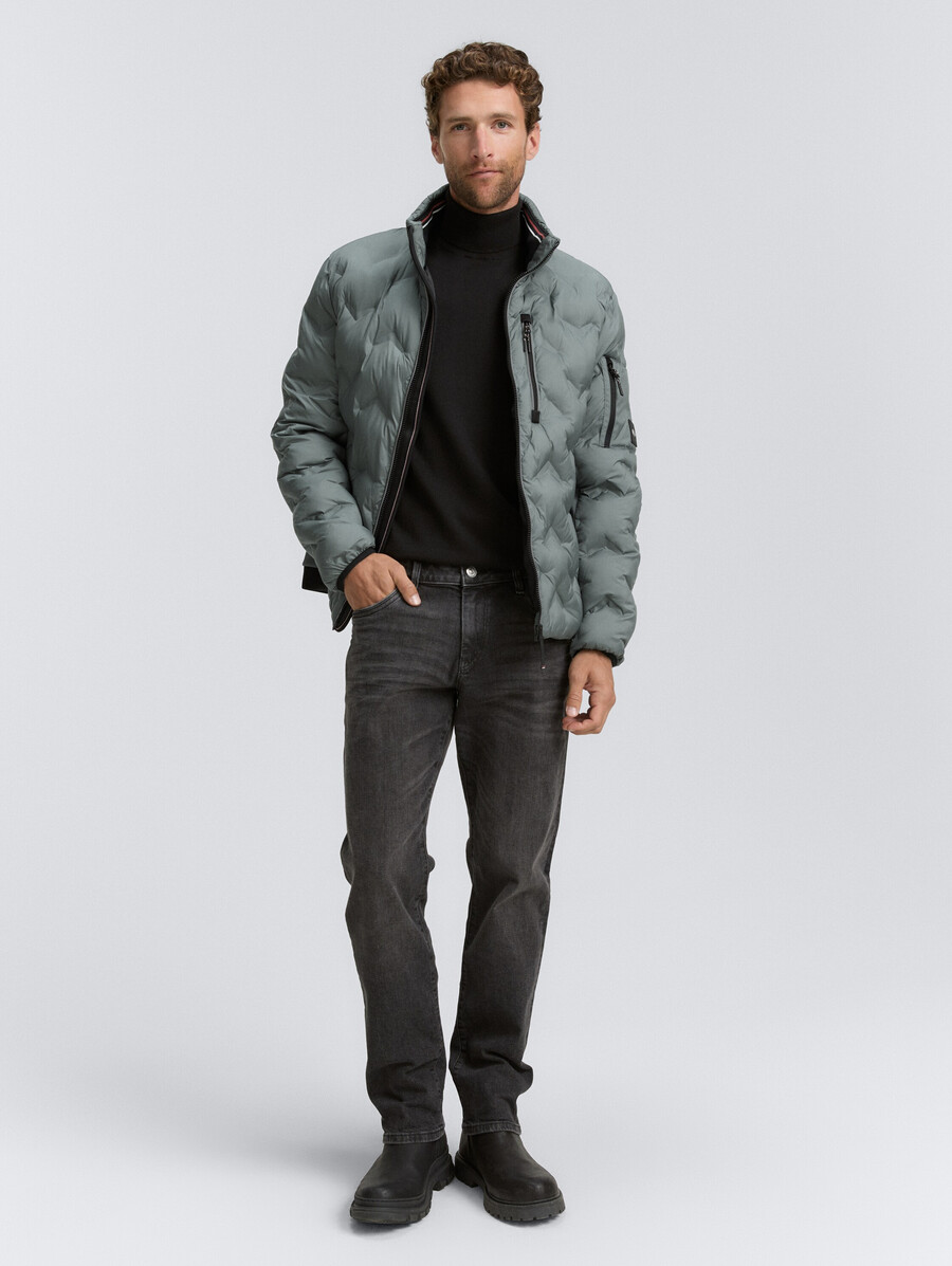 hybrid-steppjacke mit verstaubarer kapuze