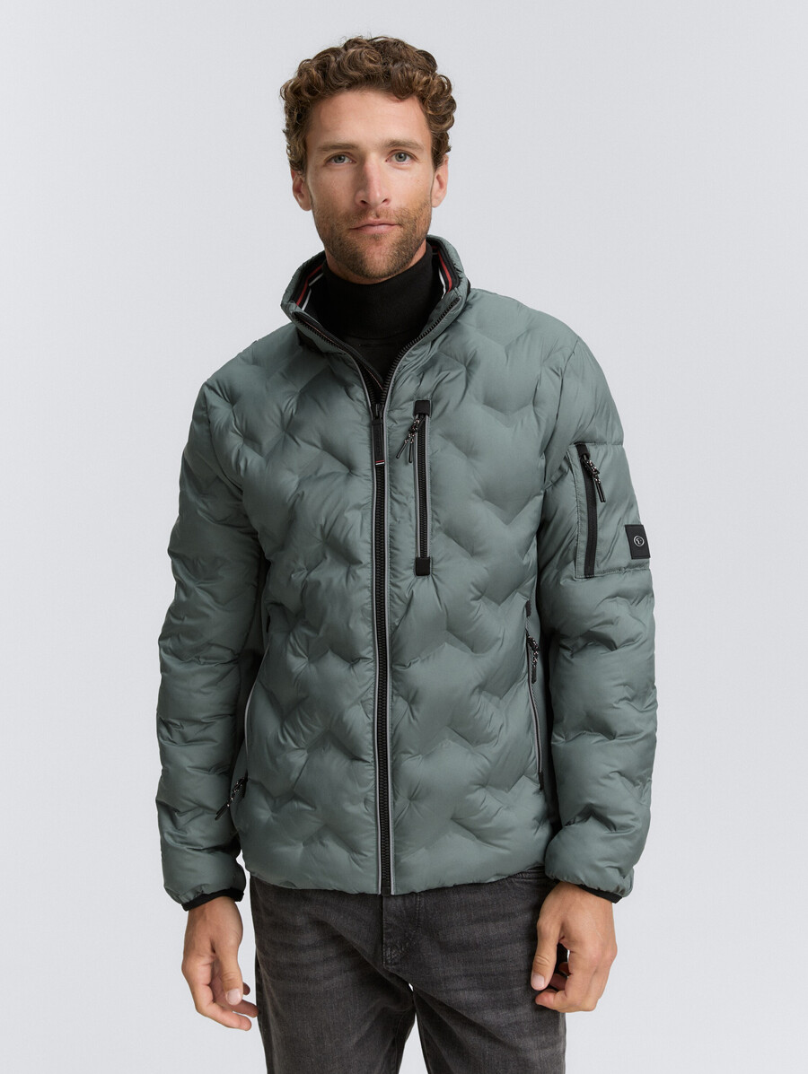 hybrid-steppjacke mit verstaubarer kapuze