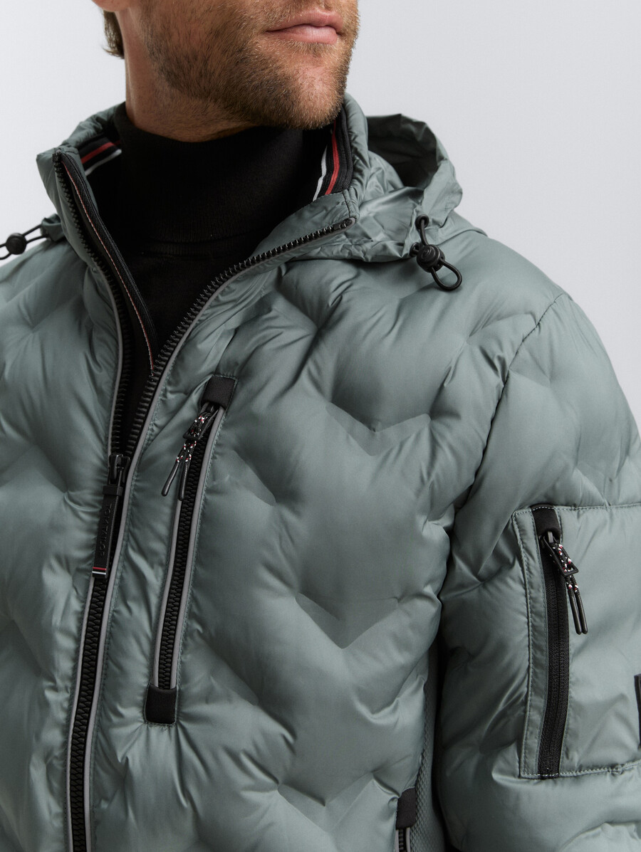 hybrid-steppjacke mit verstaubarer kapuze