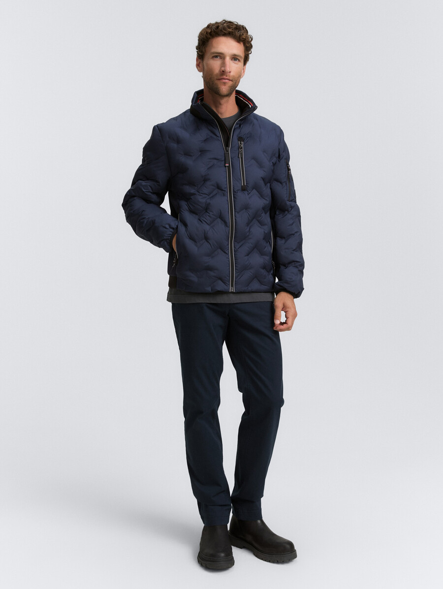 hybrid-steppjacke mit verstaubarer kapuze