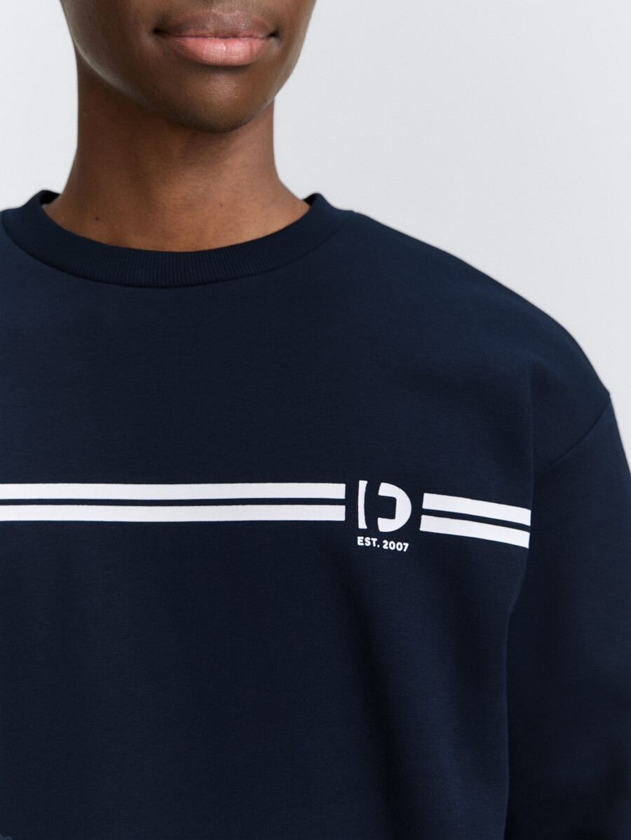 sweatshirt mit rundhalsausschnitt und aufdruck