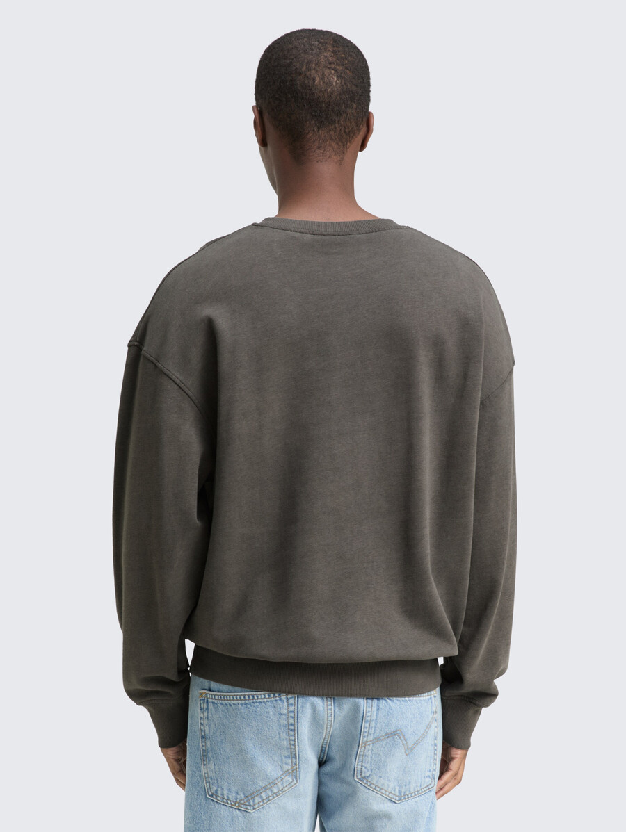 lässiges überfärbtes sweatshirt