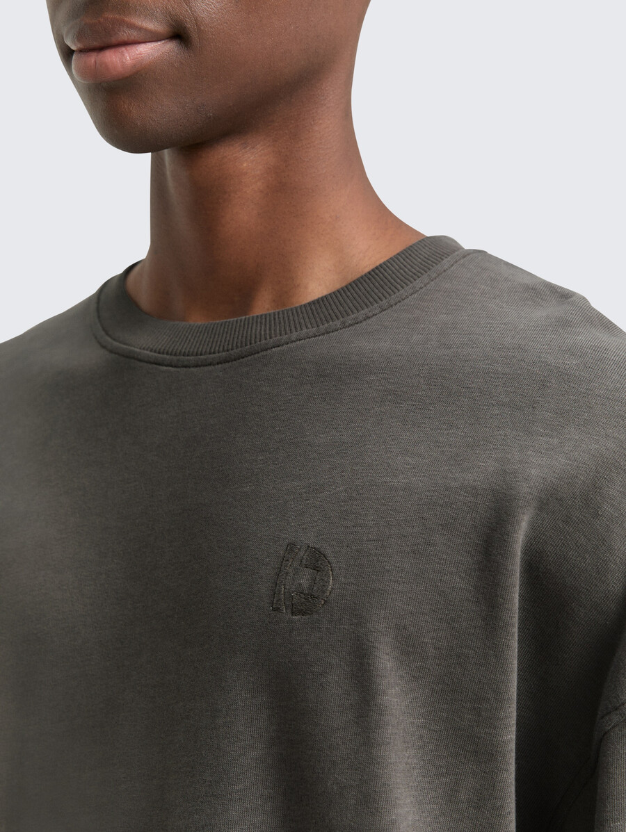 lässiges überfärbtes sweatshirt