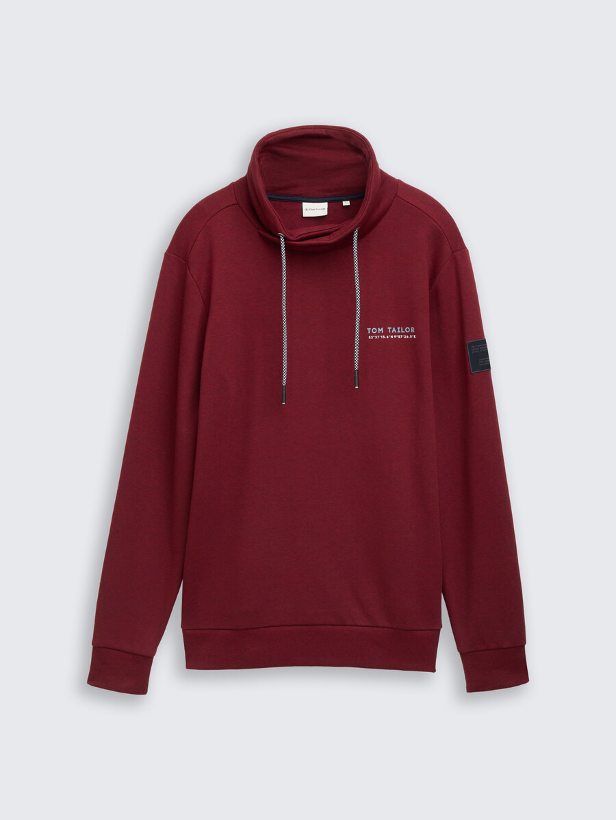 schlauchschal mit logodetails