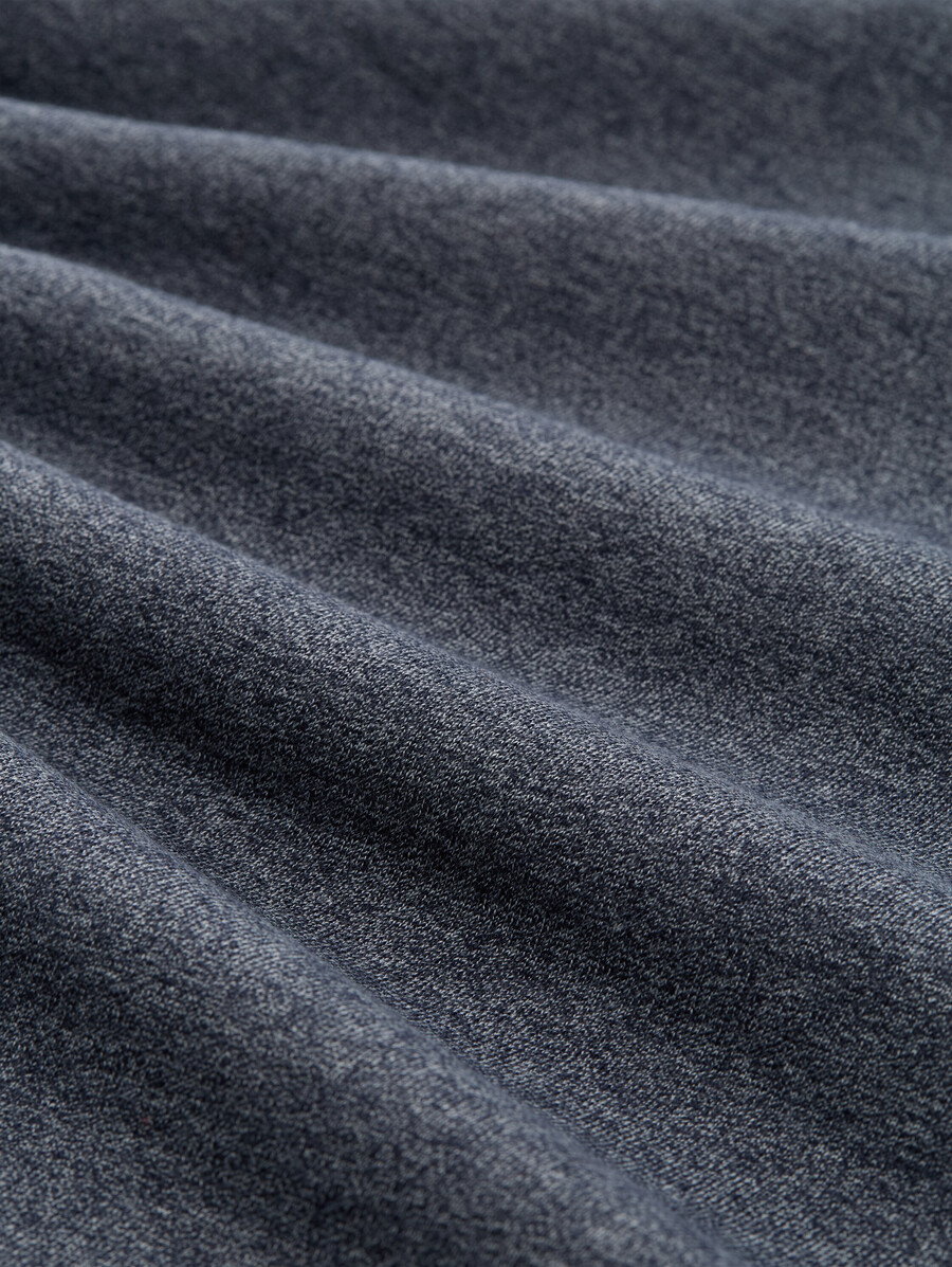 schlauchschal mit logodetails