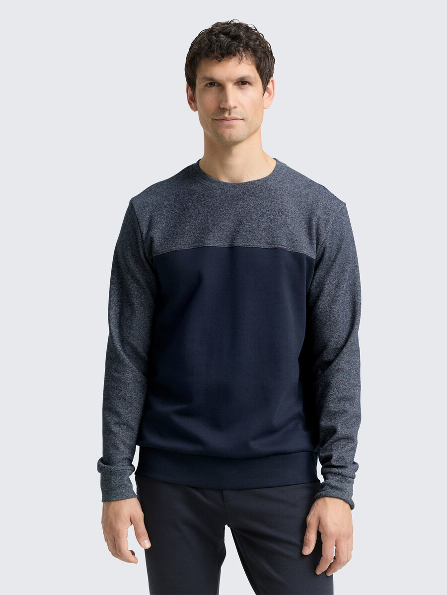 rundhals-sweatshirt mit strukturierter materialmischung