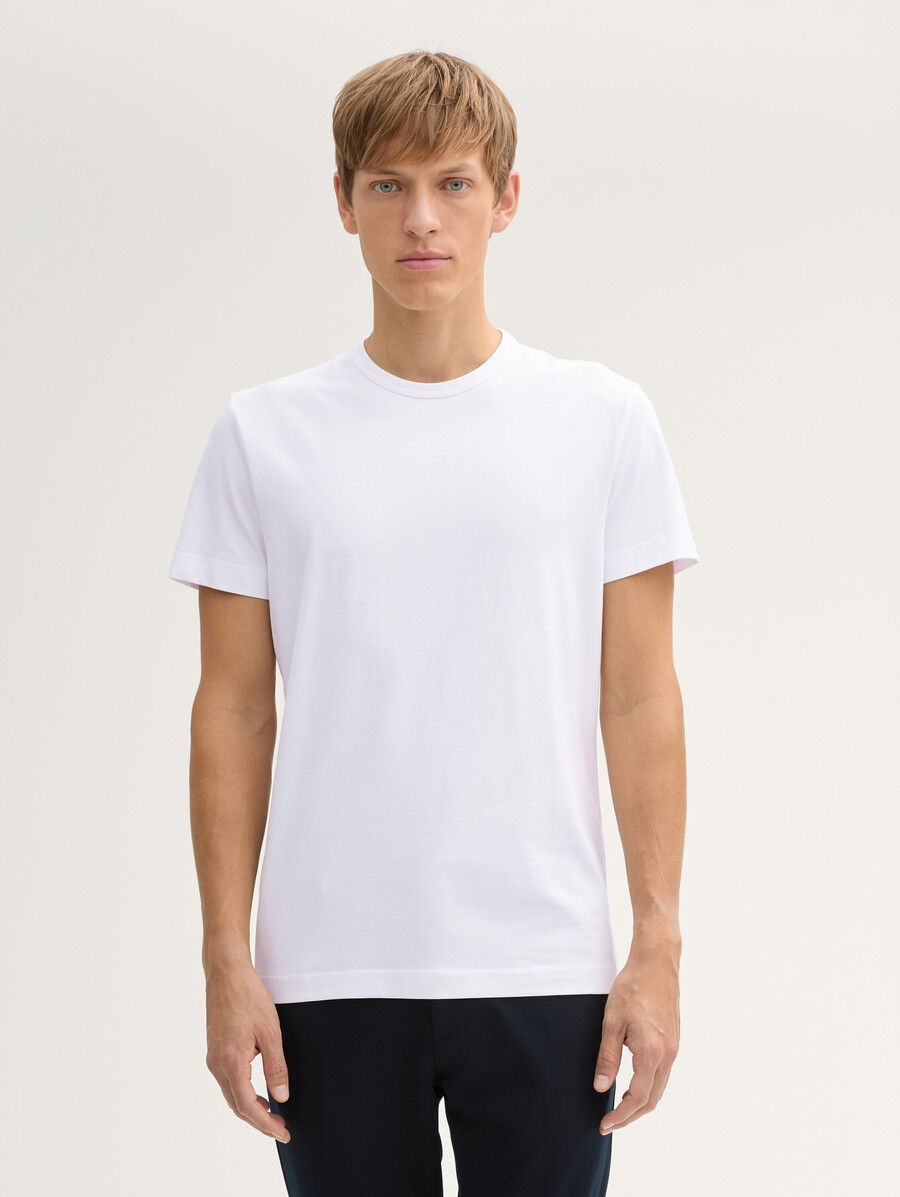 schmal geschnittenes t-shirt mit stretchanteil