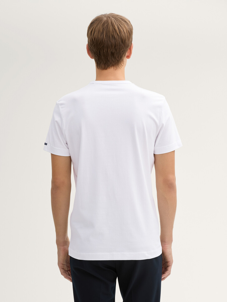 schmal geschnittenes t-shirt mit stretchanteil