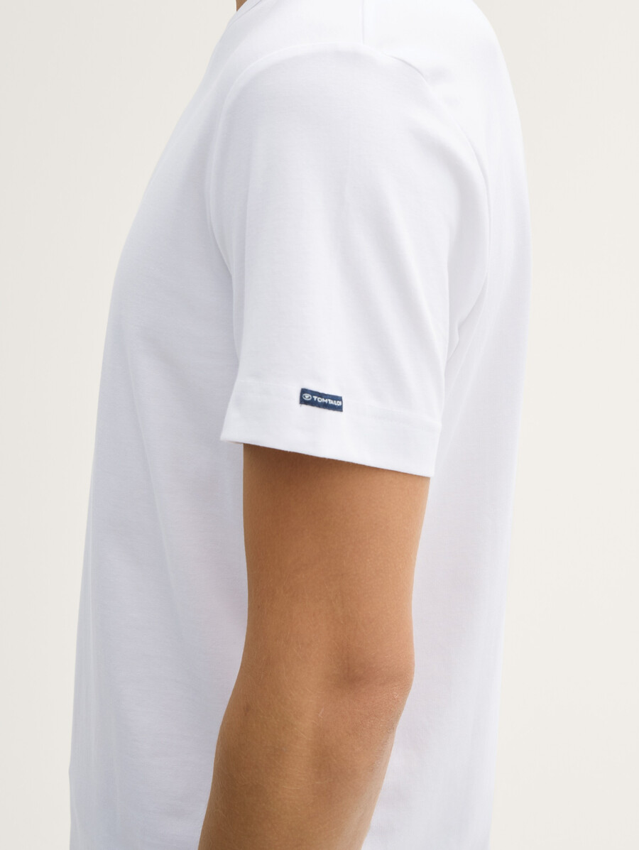 schmal geschnittenes t-shirt mit stretchanteil