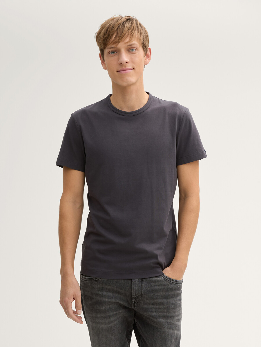 schmal geschnittenes t-shirt mit stretchanteil