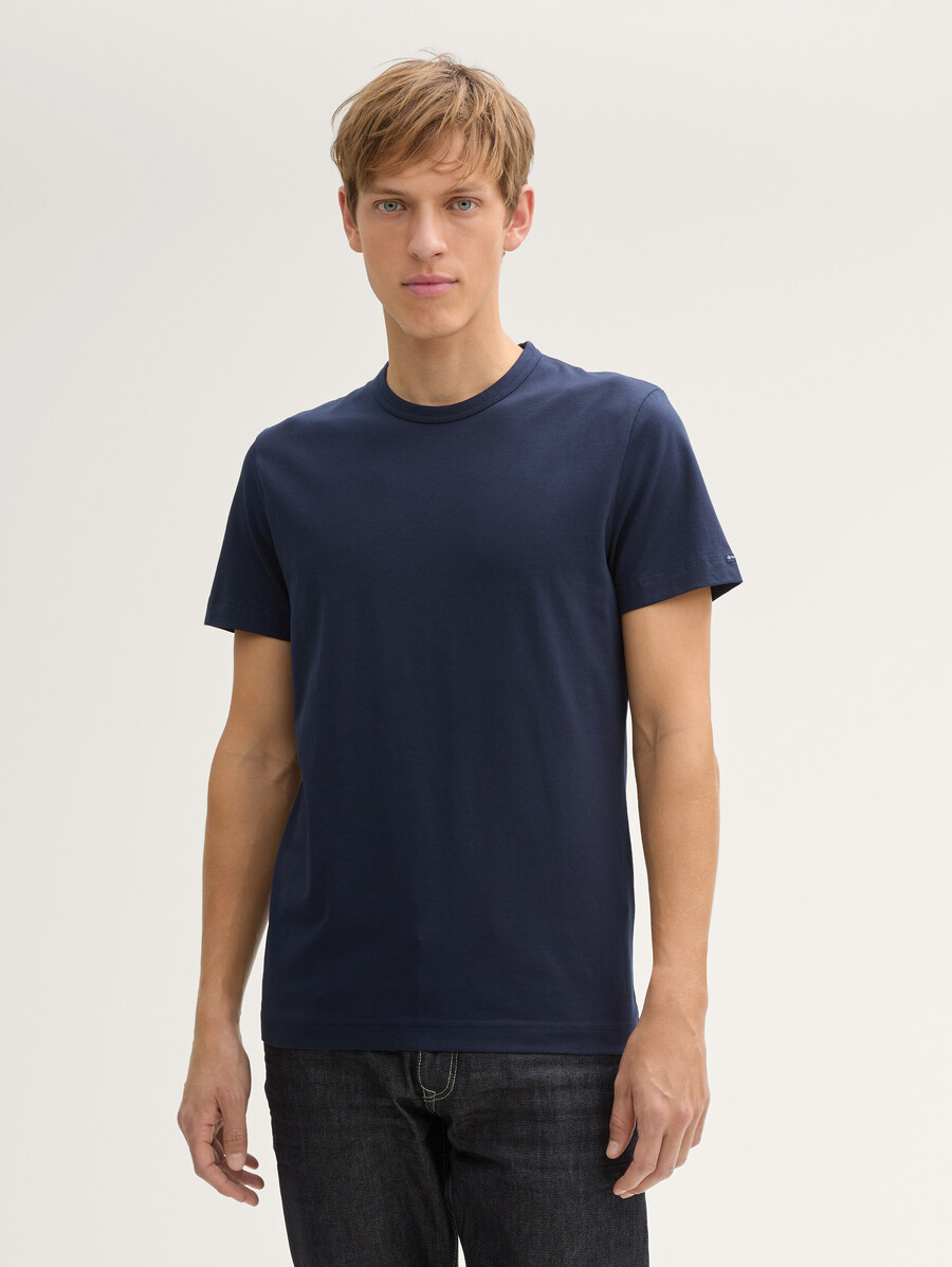 schmal geschnittenes t-shirt mit stretchanteil