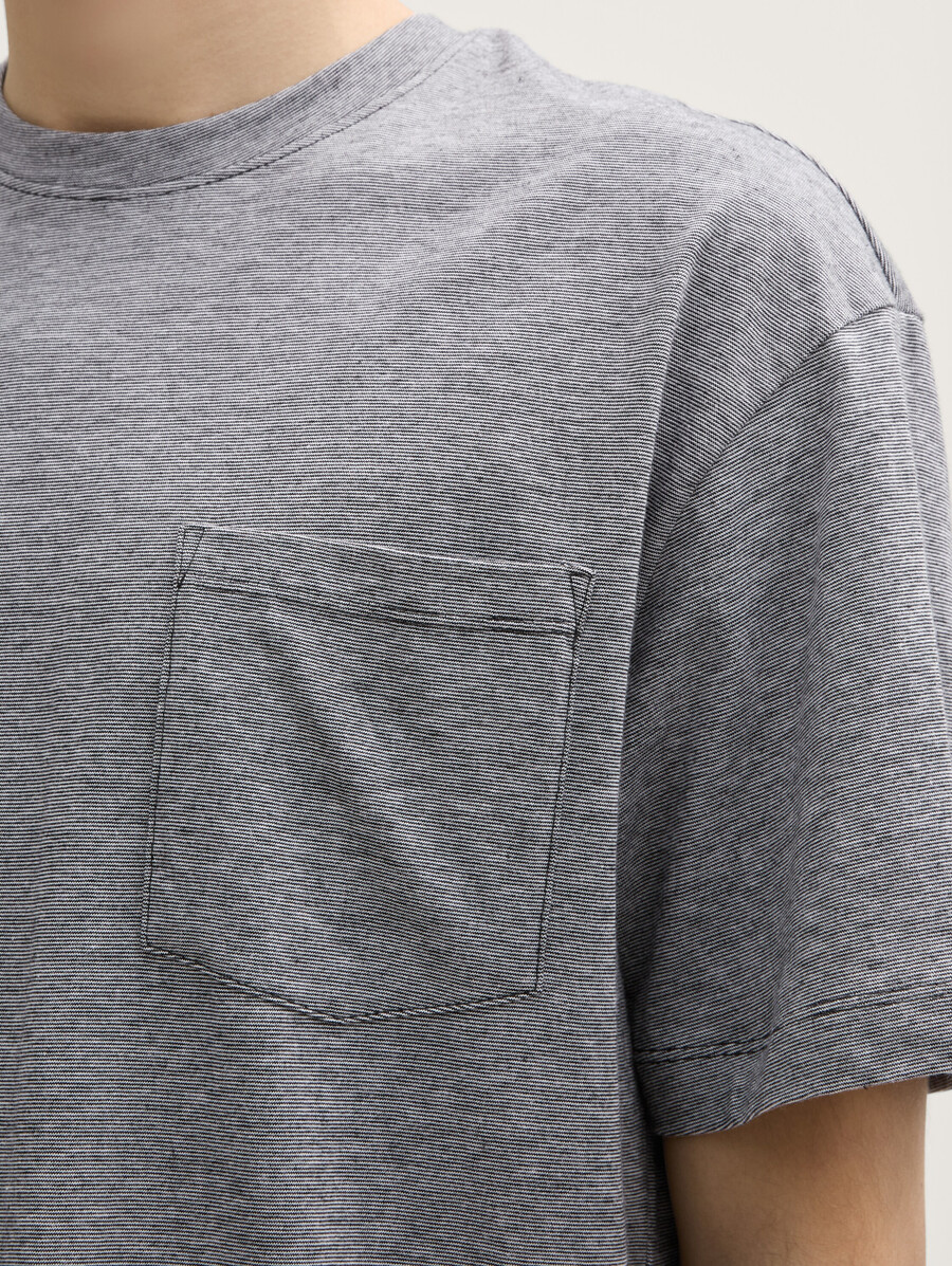lässiges t-shirt mit brusttasche