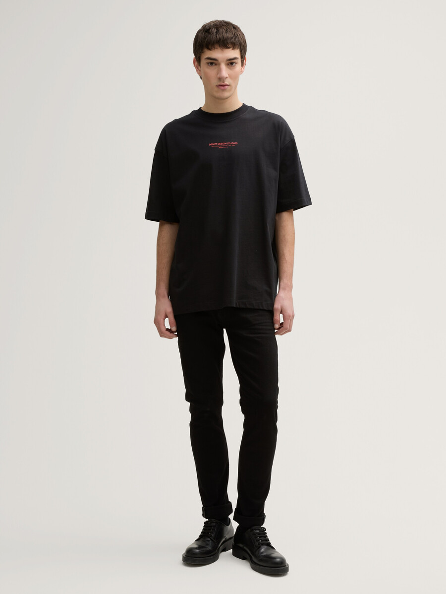 Übergroßes t-shirt mit rückendruck