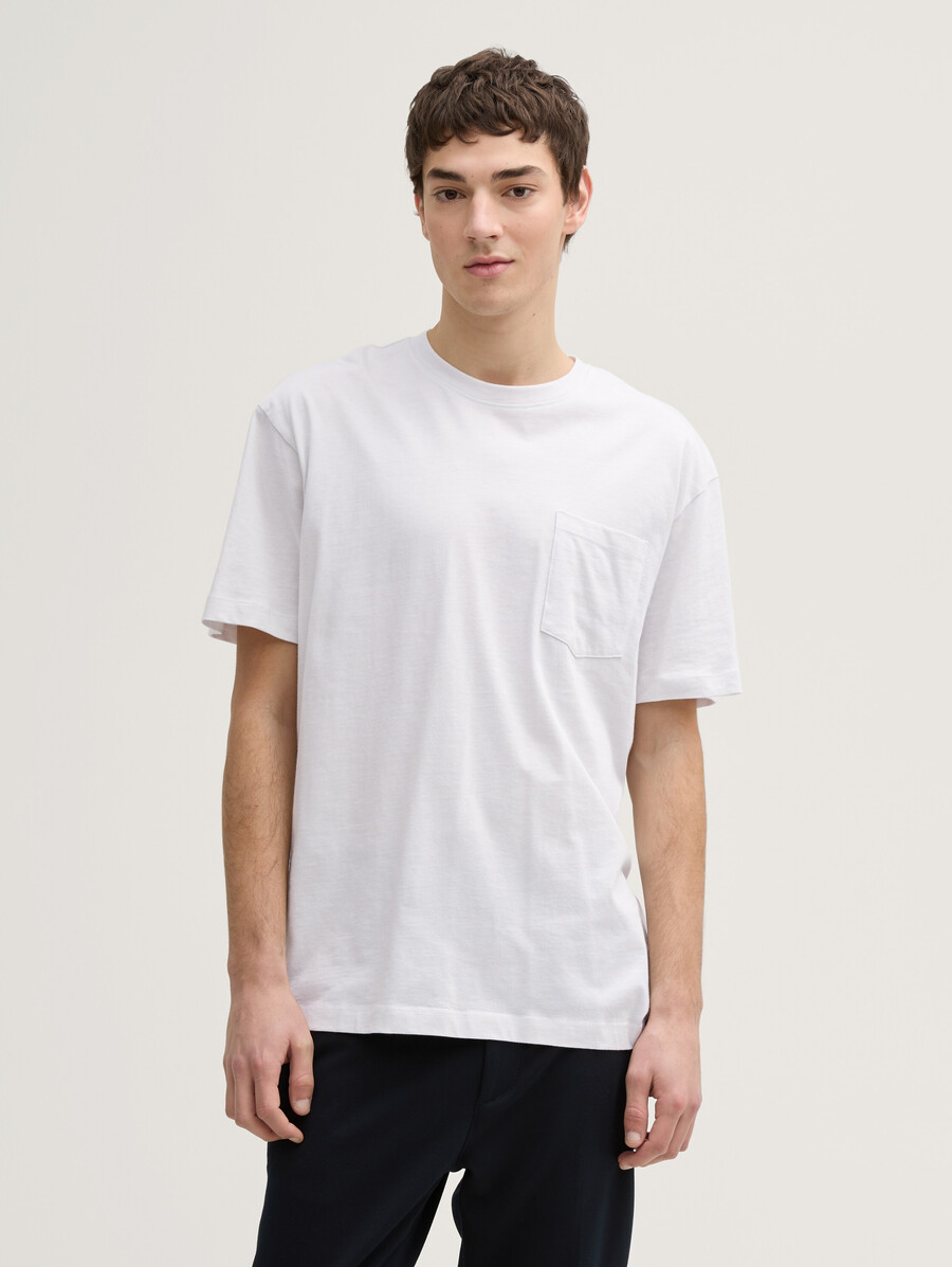 lässiges t-shirt mit brusttasche