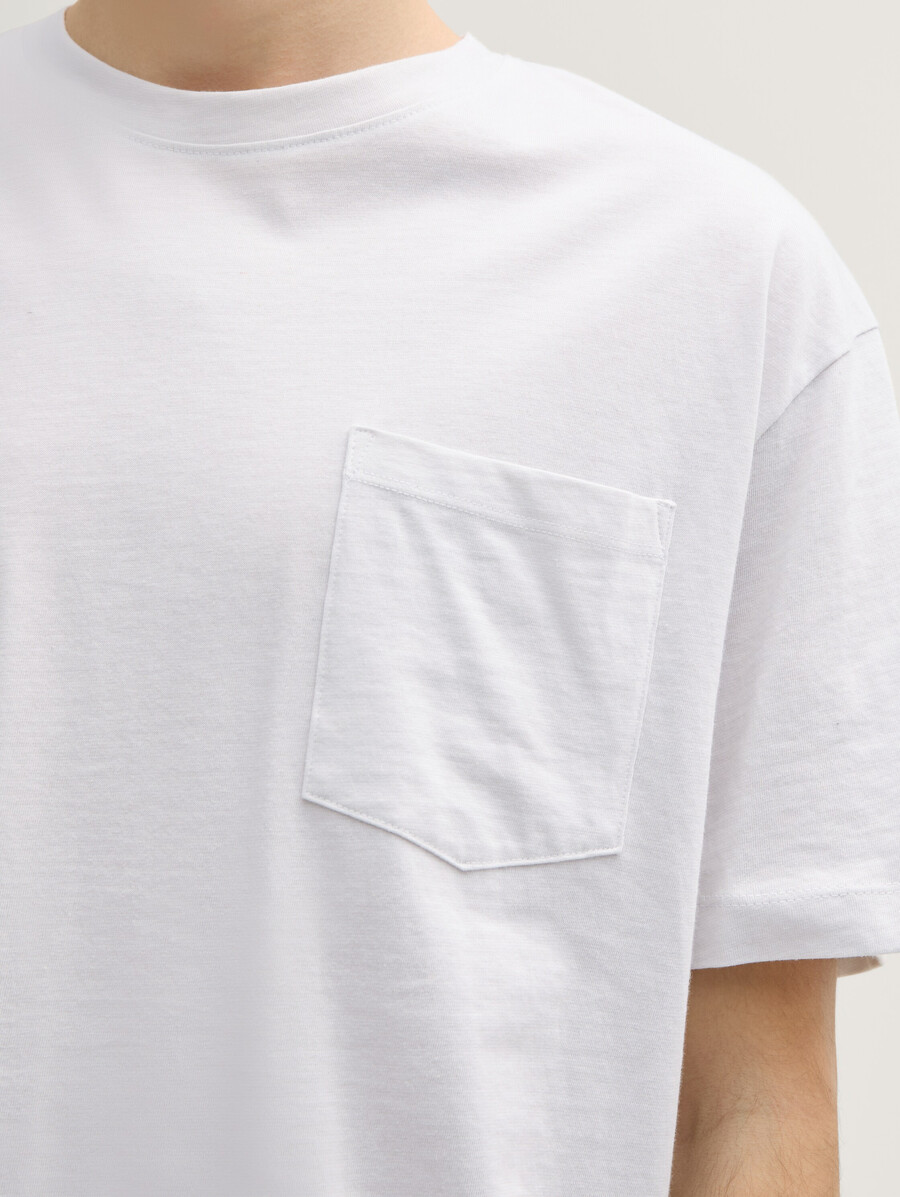 lässiges t-shirt mit brusttasche