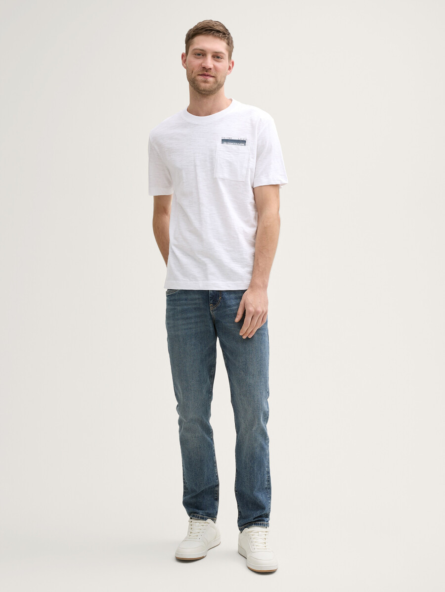 t-shirt mit brusttasche
