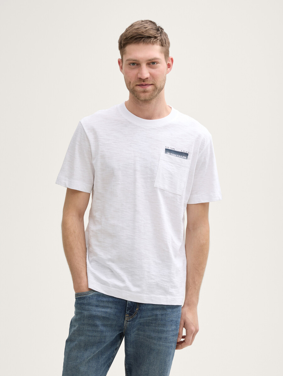 t-shirt mit brusttasche