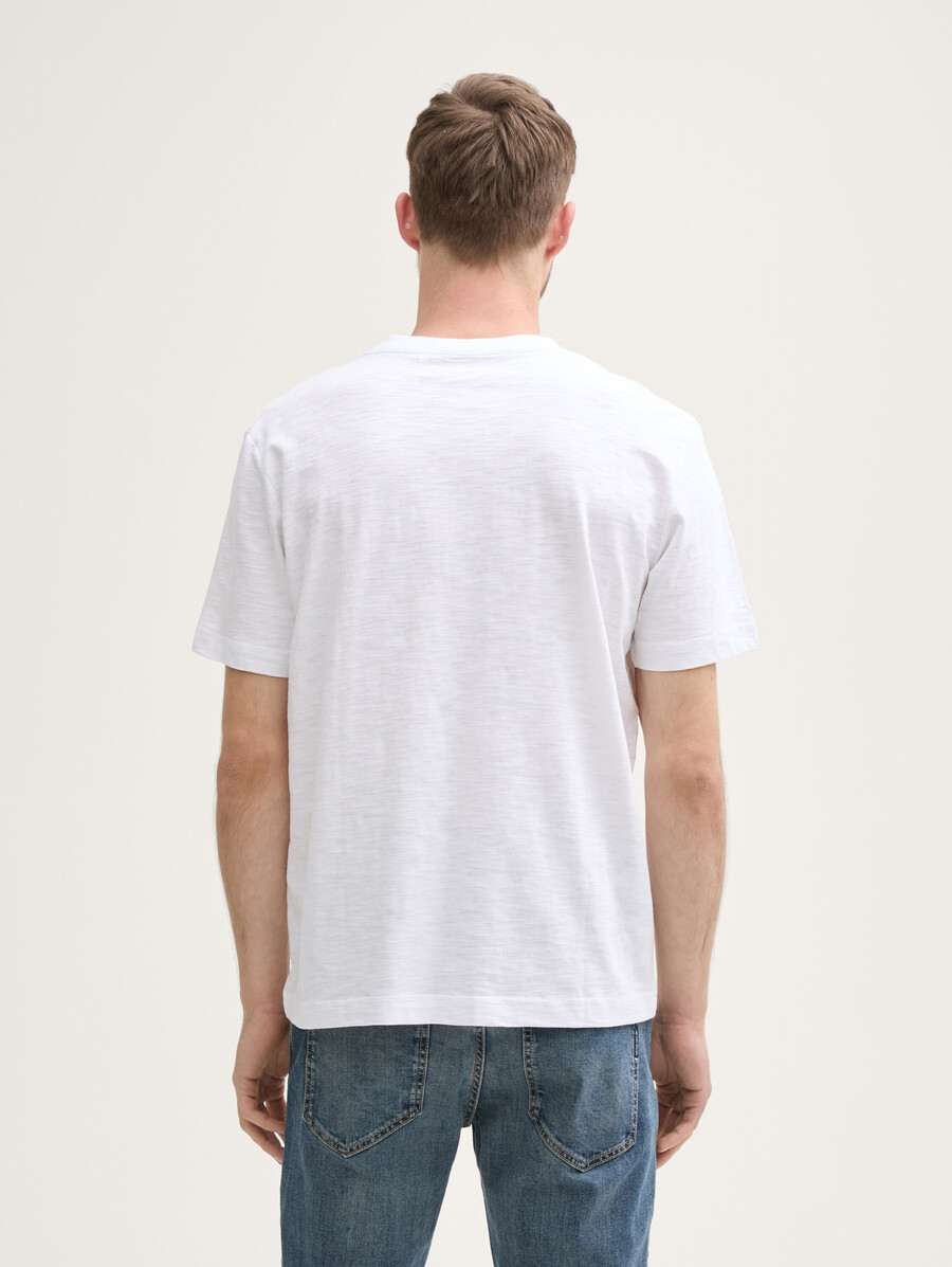 t-shirt mit brusttasche