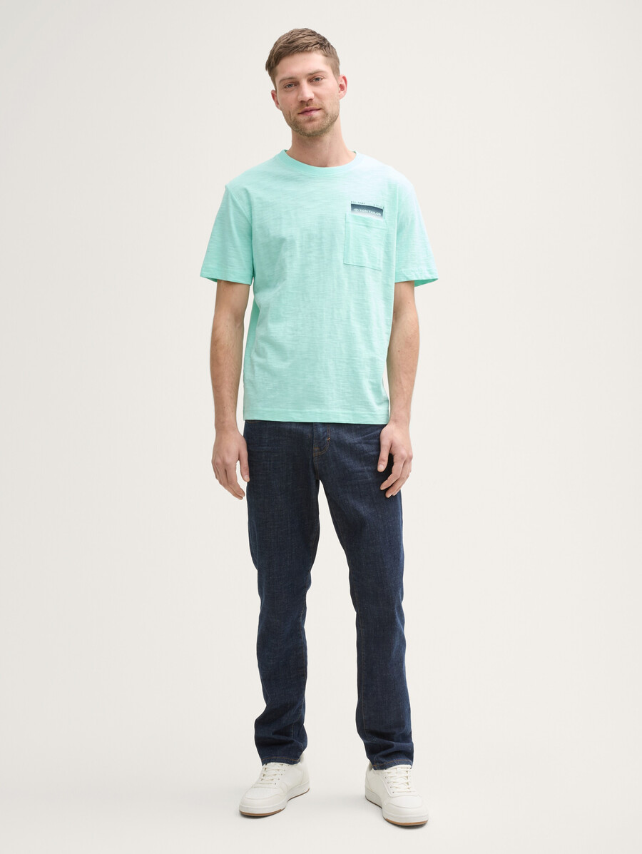 t-shirt mit brusttasche